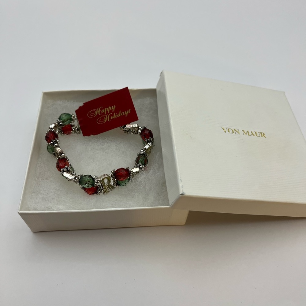 1013--PTT Vintage Von Maur Holiday  Beaded CHRISTMAS CHARM BRACELET STRETCH Tags